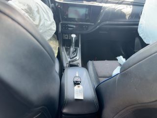 2018 Toyota Corolla SE - Interior Steering Wheel With Keys Image